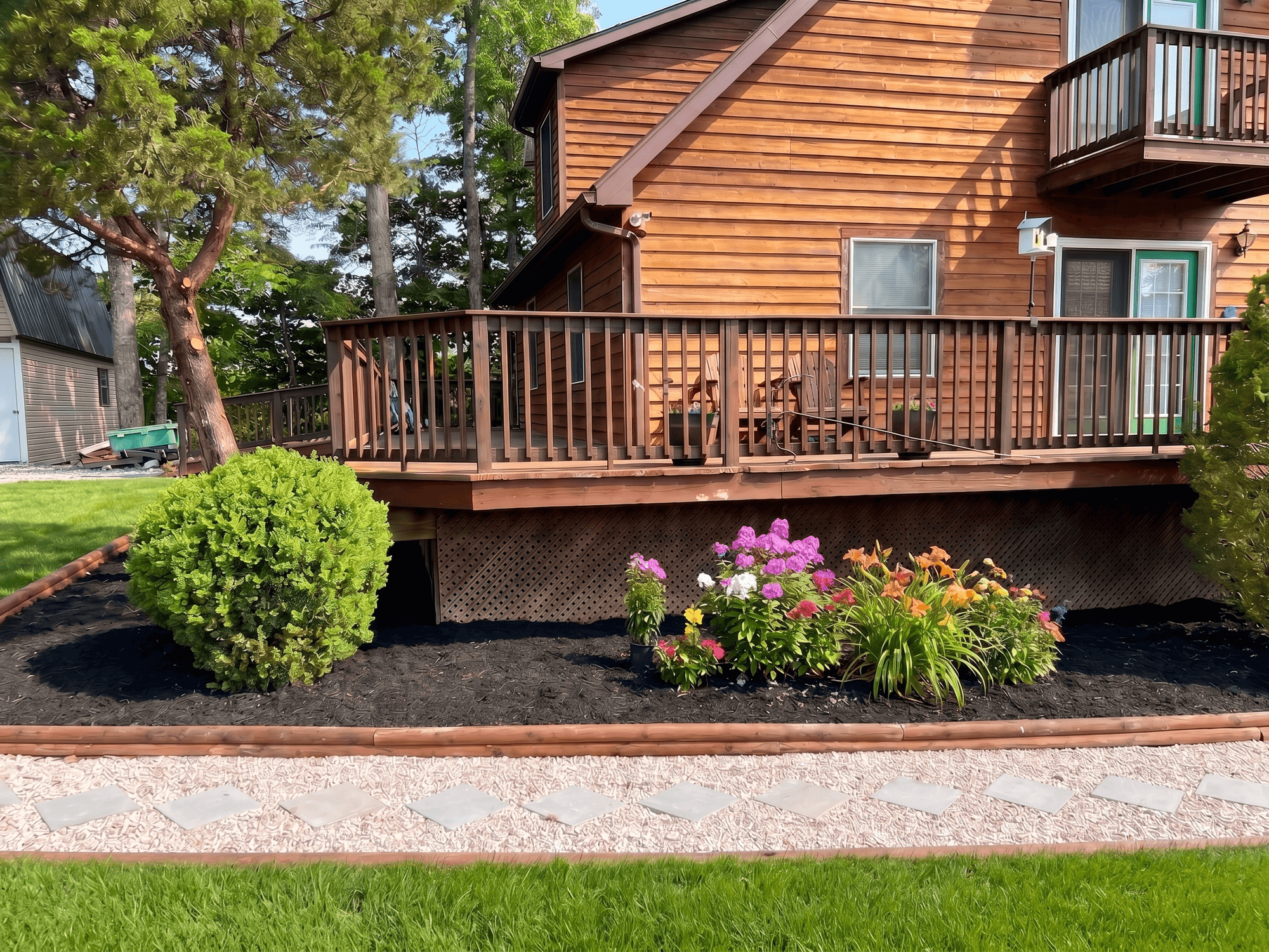 Walkway & Mulch photo